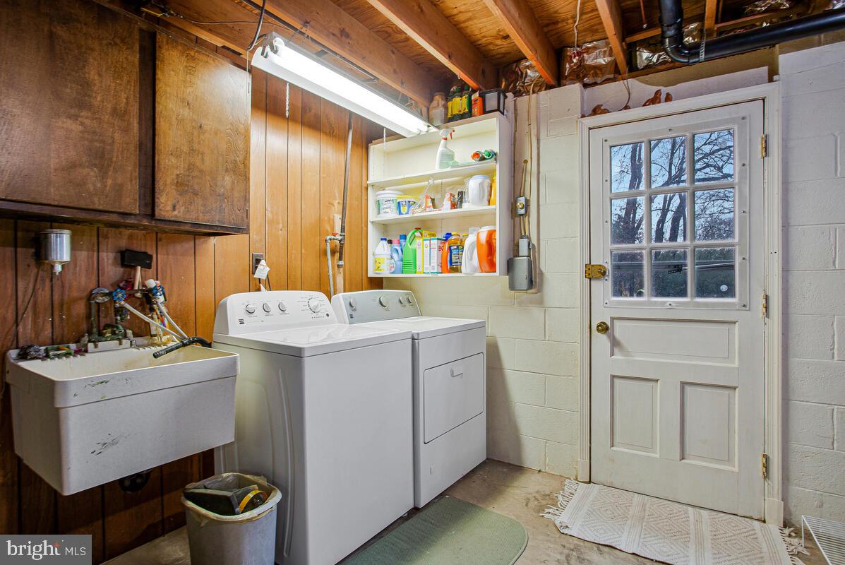 ROLLANDWOOD - Residential Lease