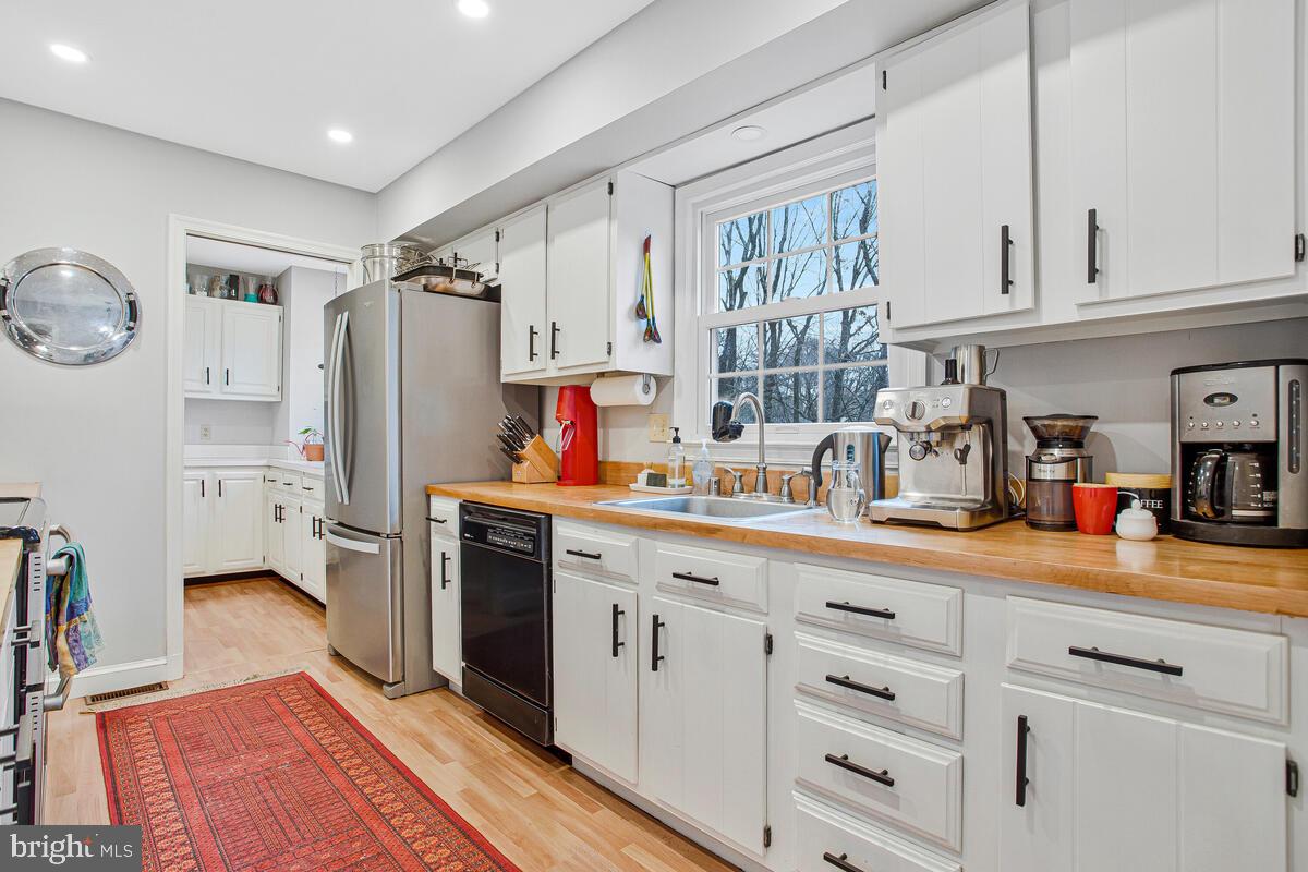 ROLLANDWOOD - Residential Lease