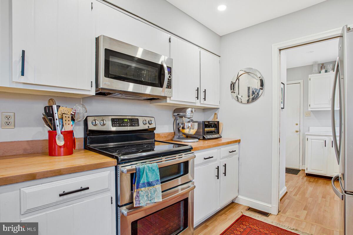 ROLLANDWOOD - Residential Lease