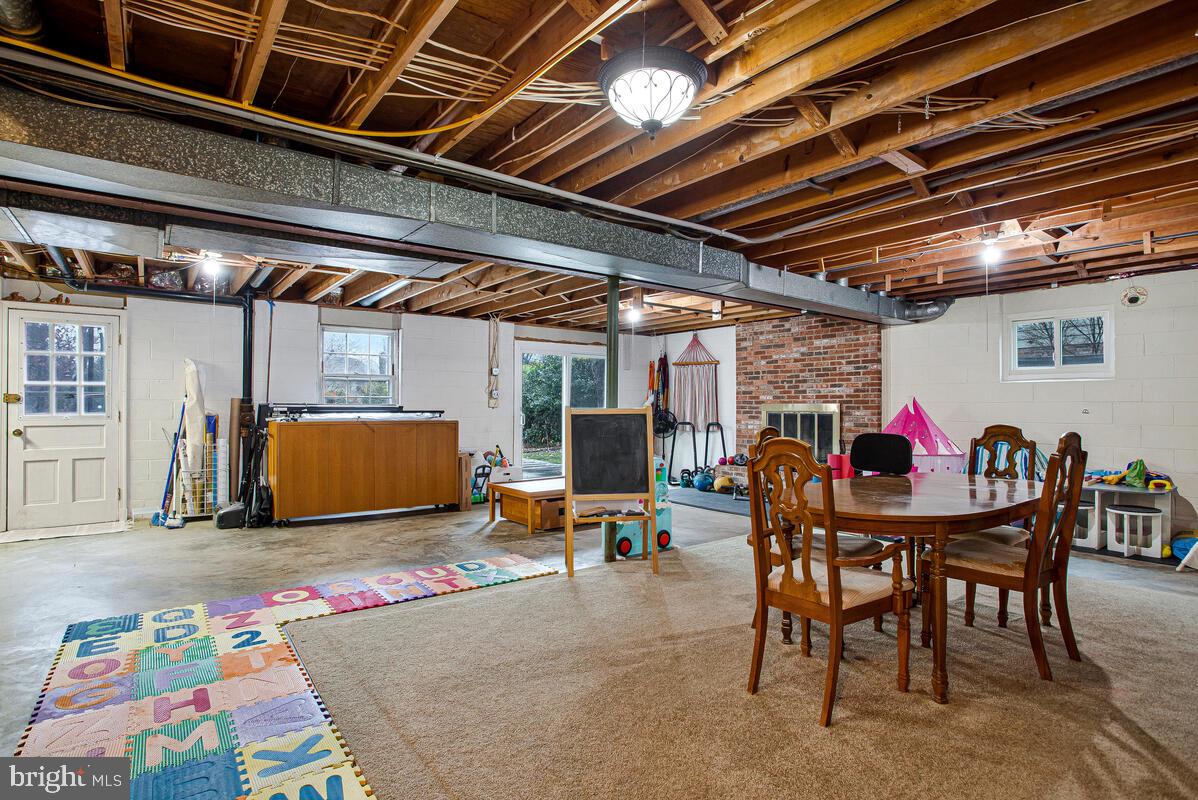 ROLLANDWOOD - Residential Lease