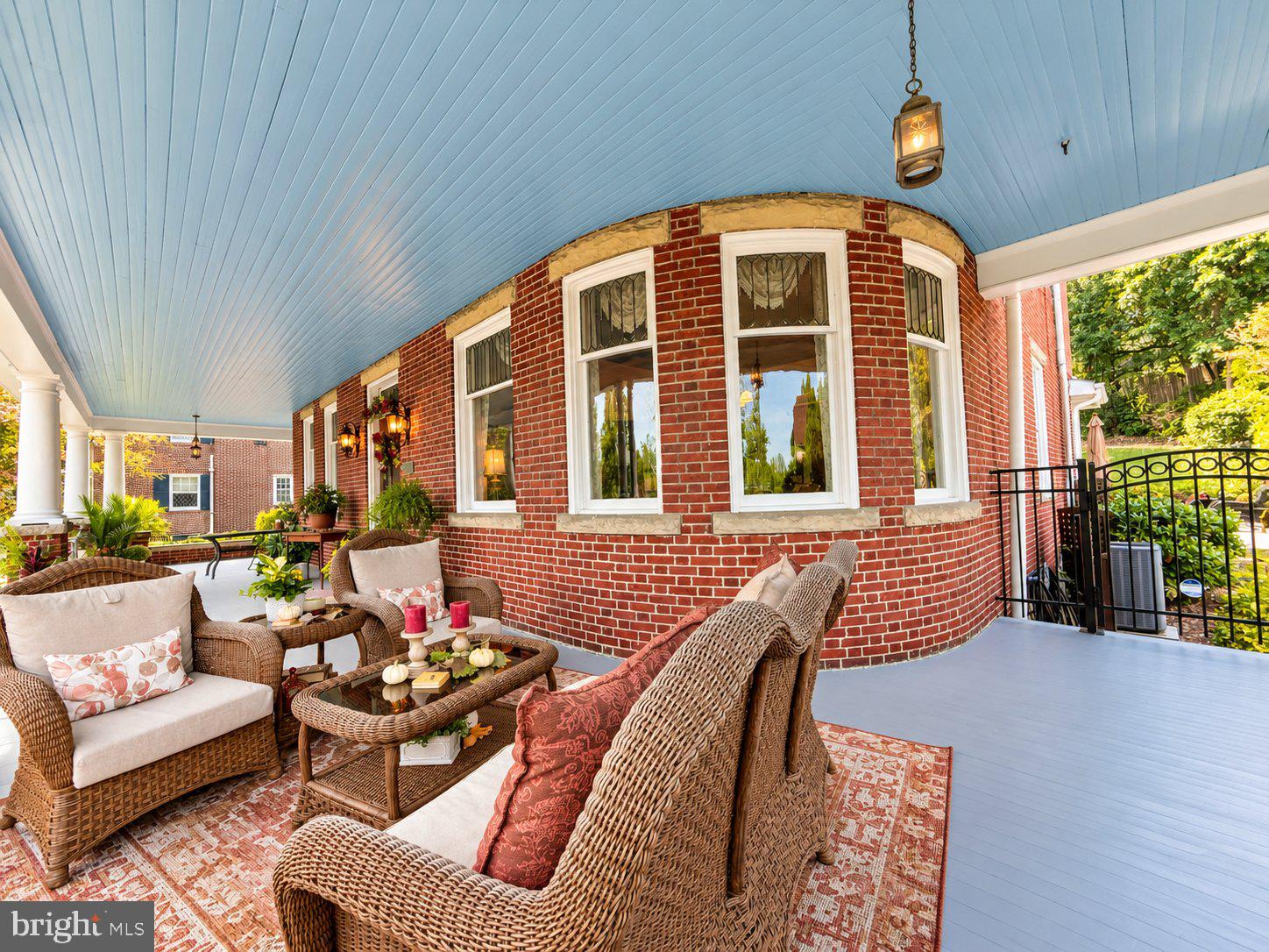 827 WINDSOR ROAD