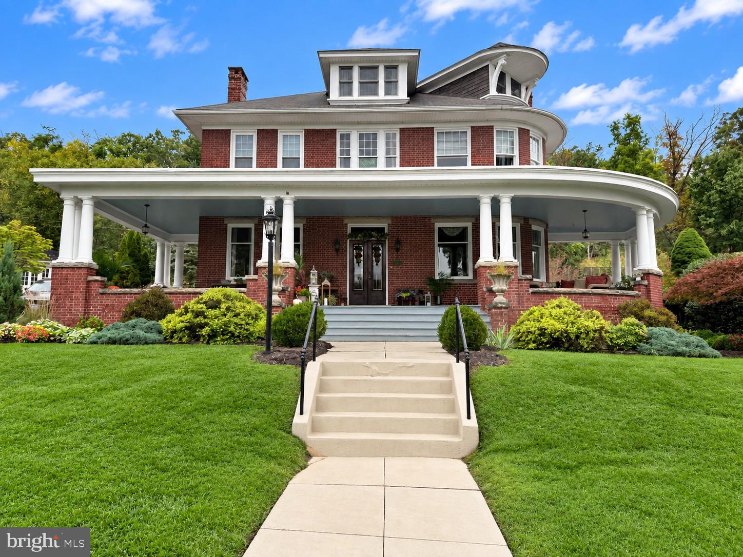 827 WINDSOR ROAD