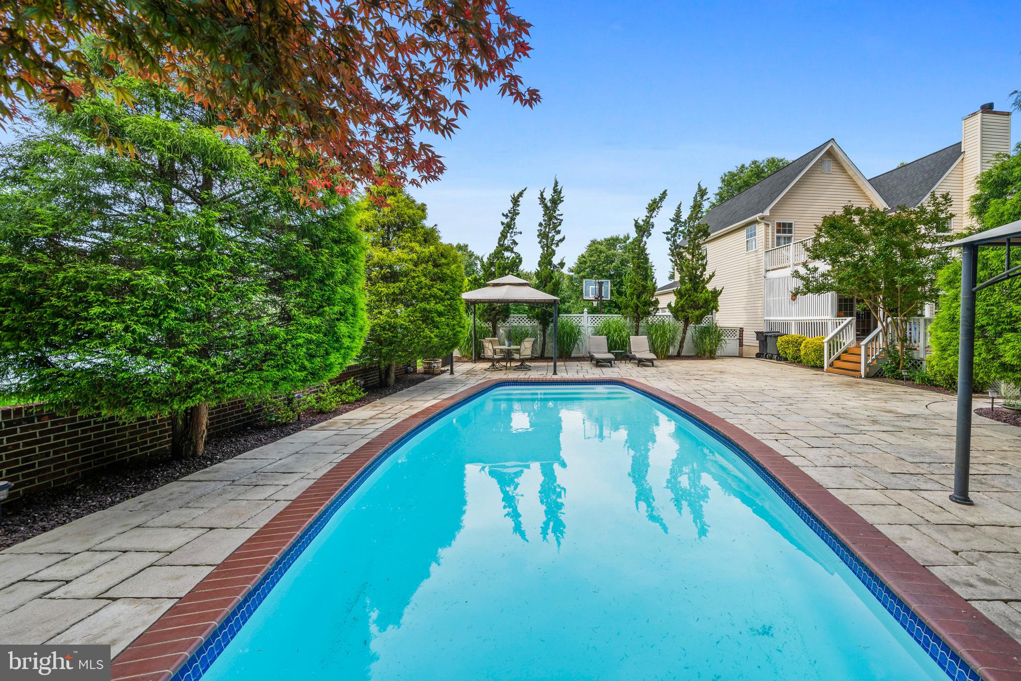 CROSS POINT - Residential