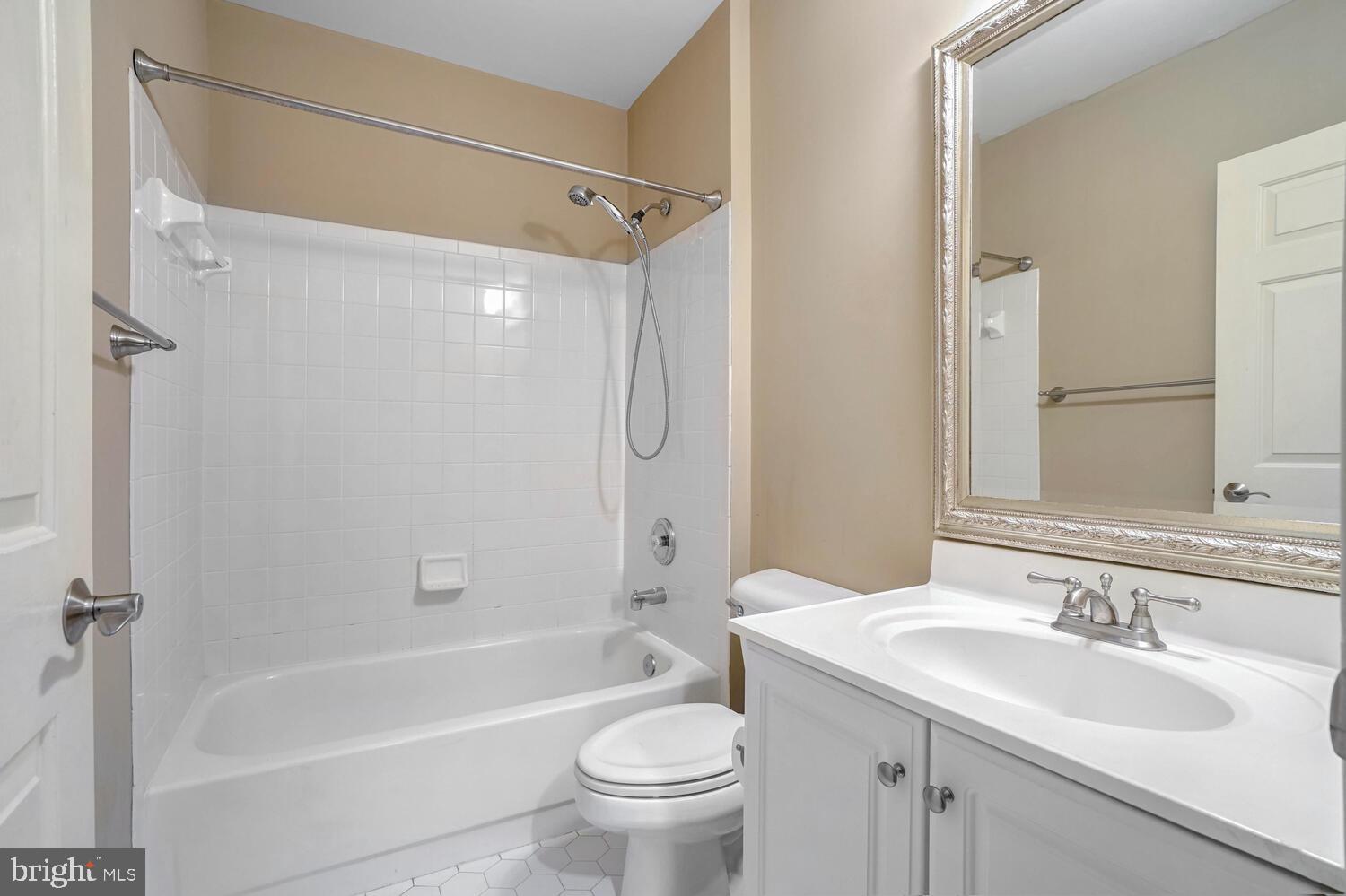 AMBERWOOD - Residential Lease