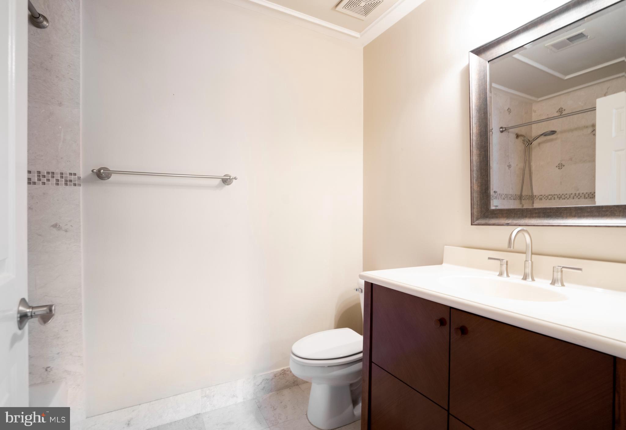 AMBERWOOD - Residential Lease