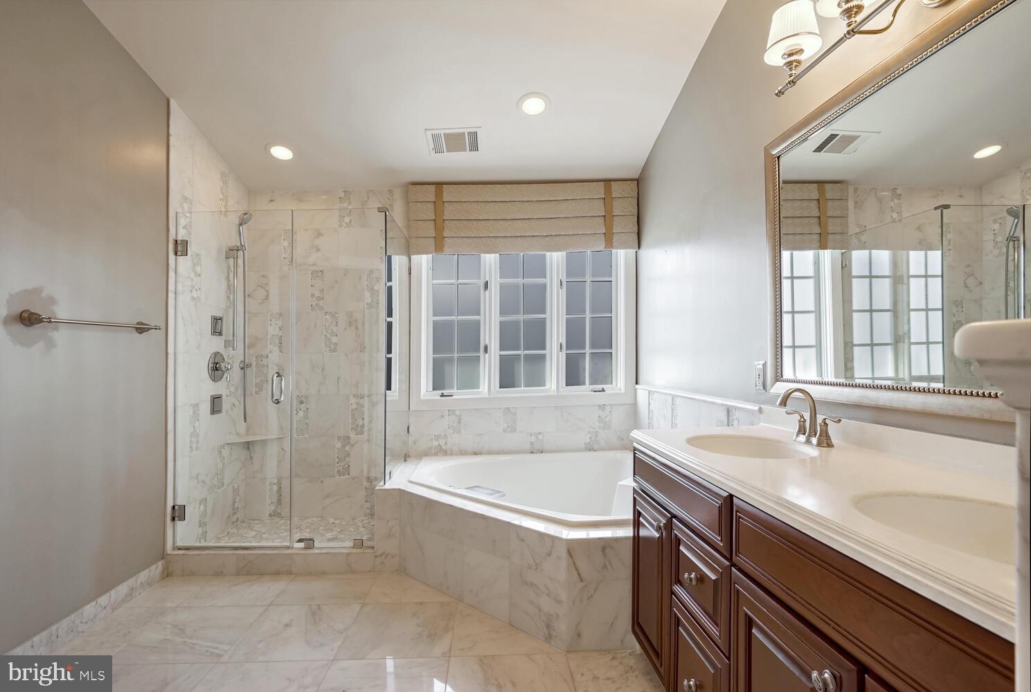 AMBERWOOD - Residential Lease