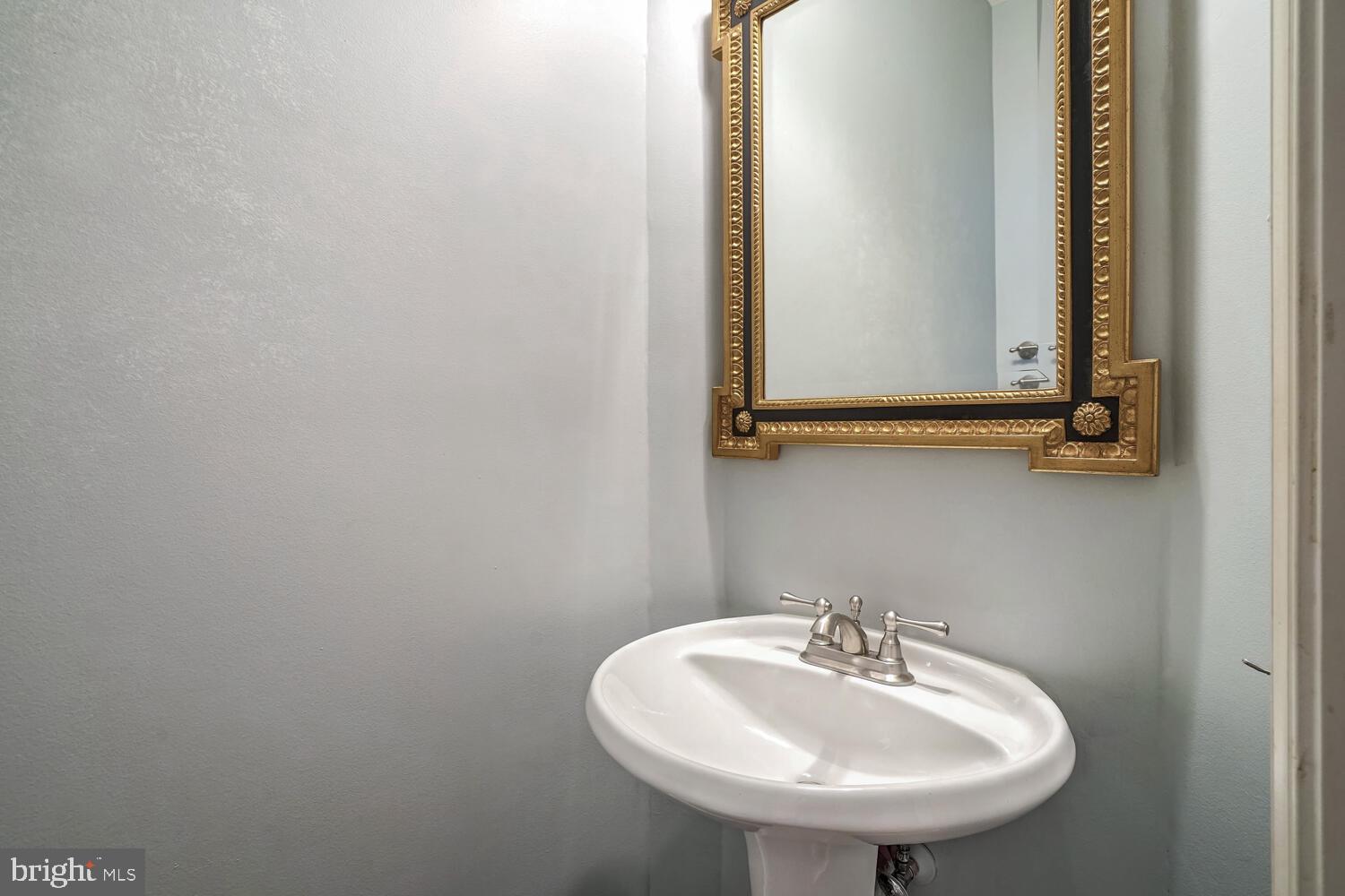 AMBERWOOD - Residential Lease