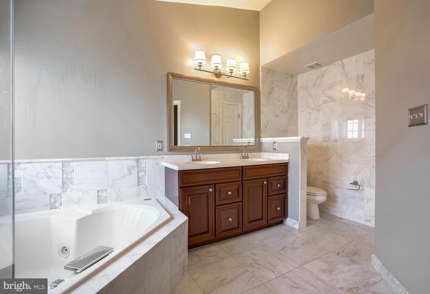 AMBERWOOD - Residential Lease