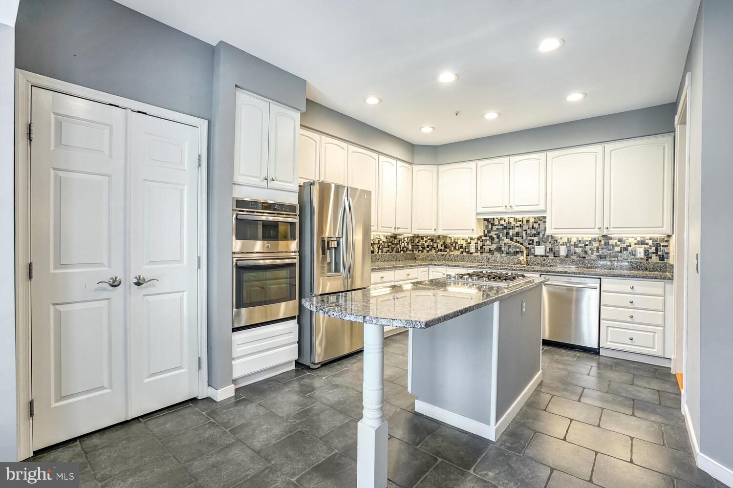 AMBERWOOD - Residential Lease