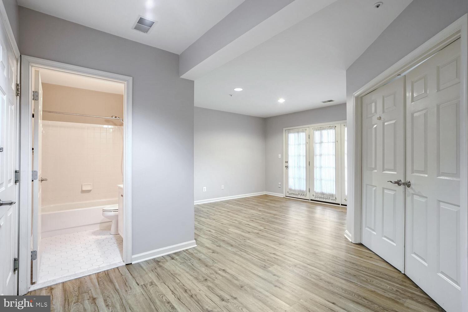 AMBERWOOD - Residential Lease