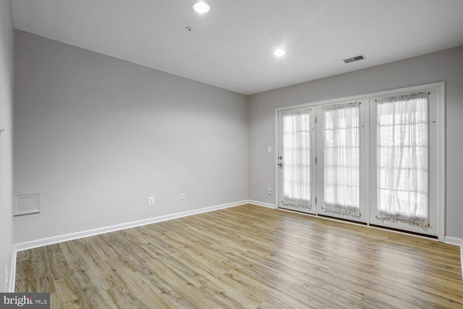 AMBERWOOD - Residential Lease