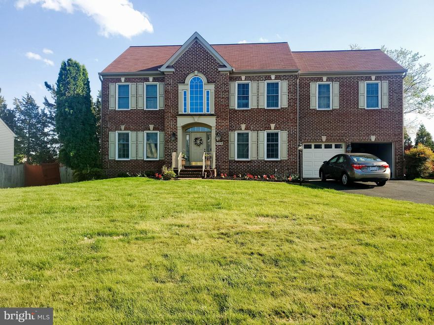 Private ROOM ONLY  in  occupied home with private bathroom and walk in closet.   Please contact  Listing Agent to show.. close to metro and Springfield Town Center, Appointment only to show2