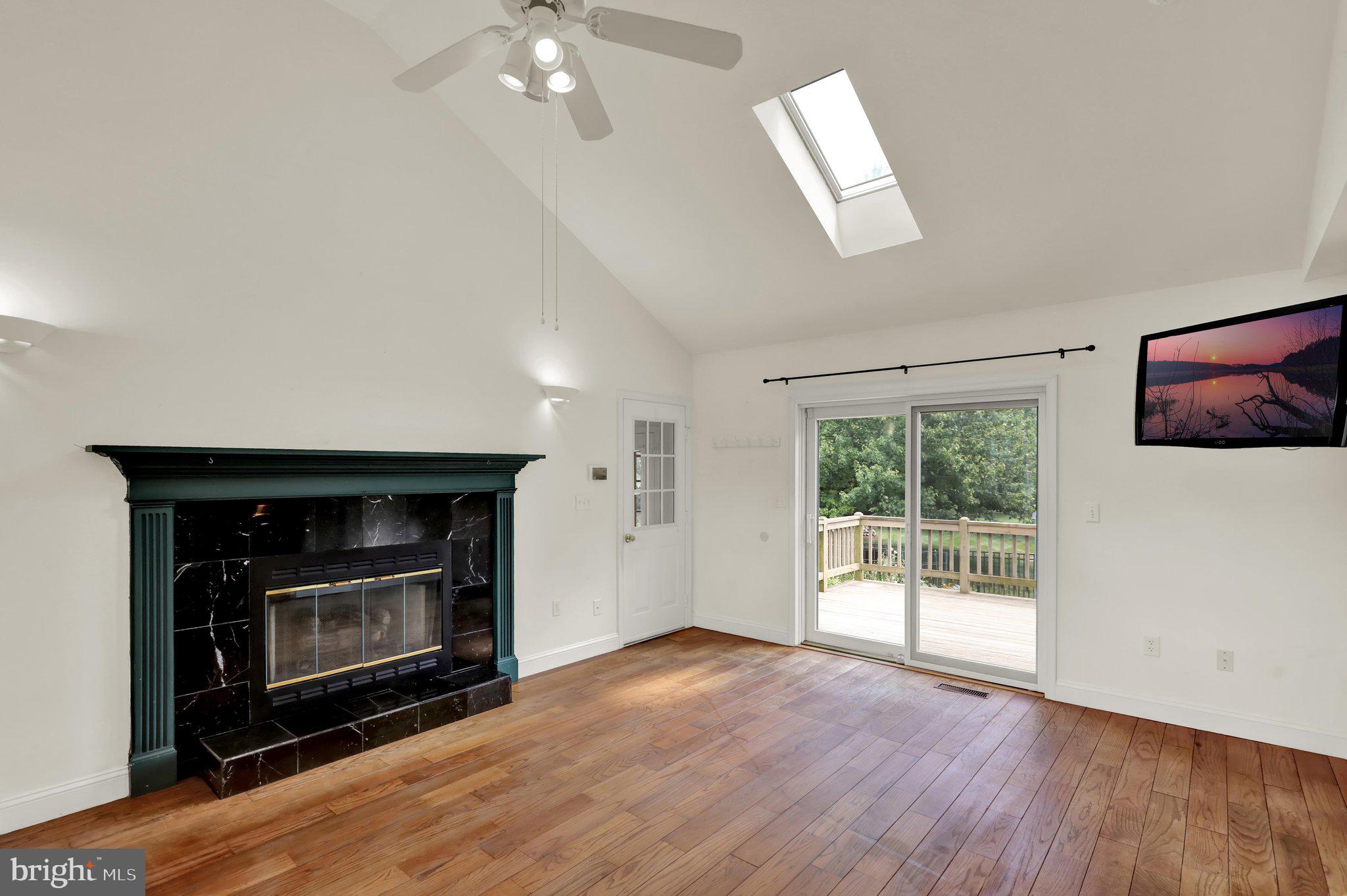 19 FOXCHASE LN