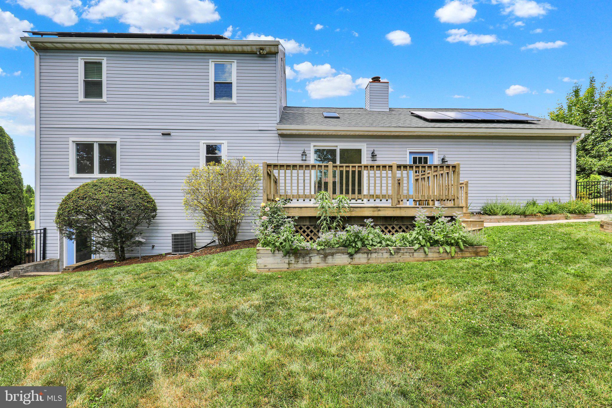 19 FOXCHASE LN