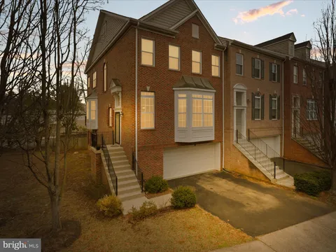 2929 Saxon Flowers Drive, Fairfax, VA MLS: VAFX2229964