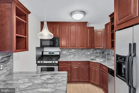 MLS: DCDC2195806