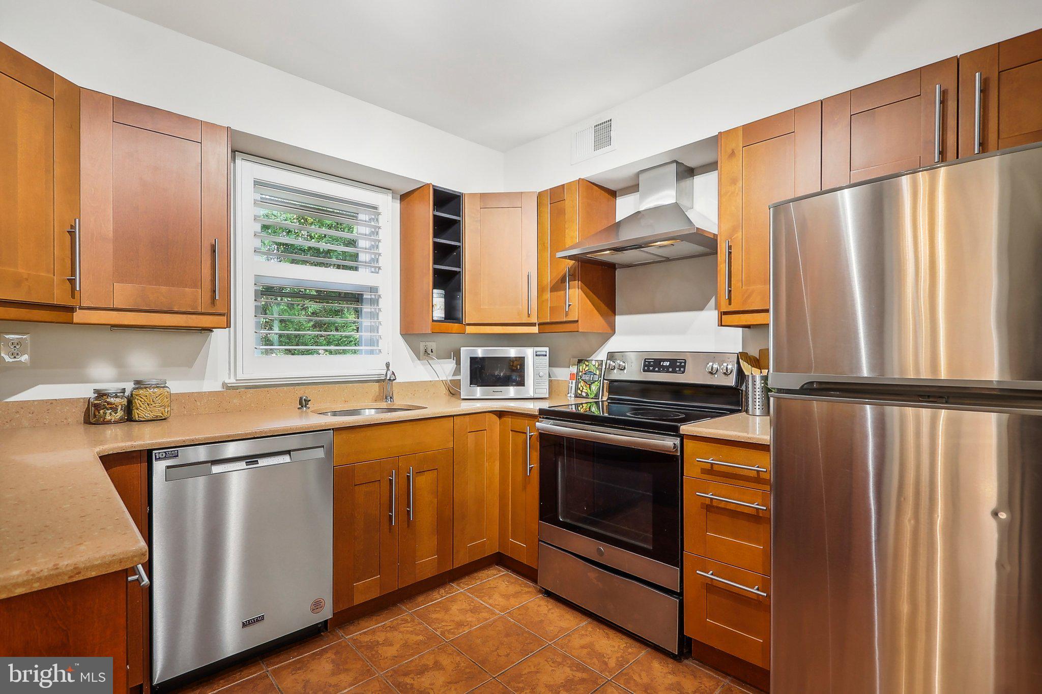 MADISON MANOR - Residential