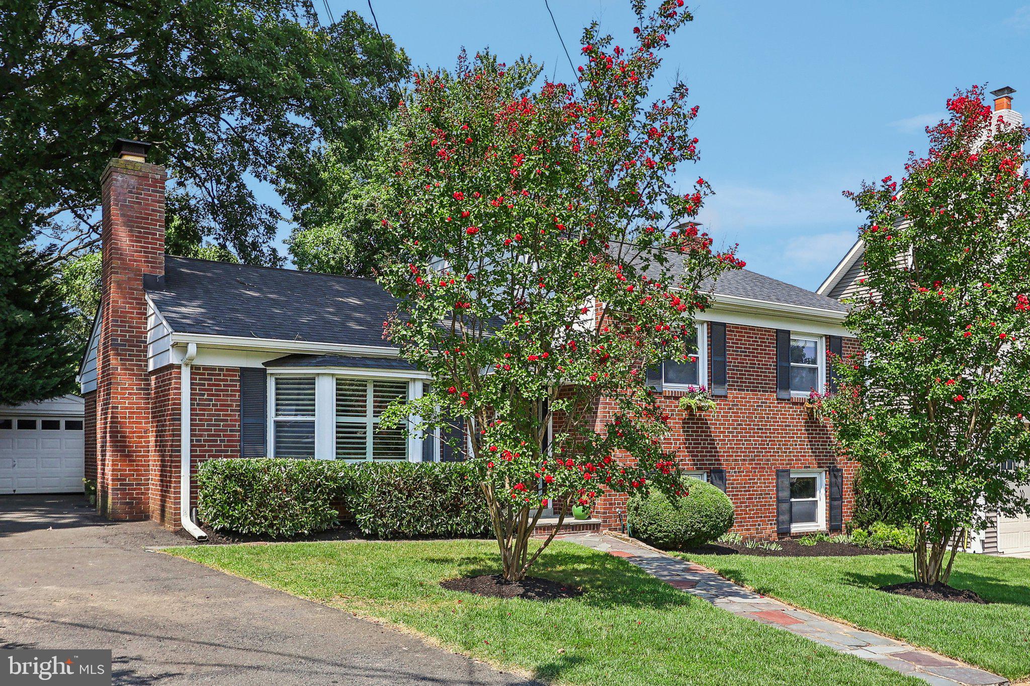 MADISON MANOR - Residential