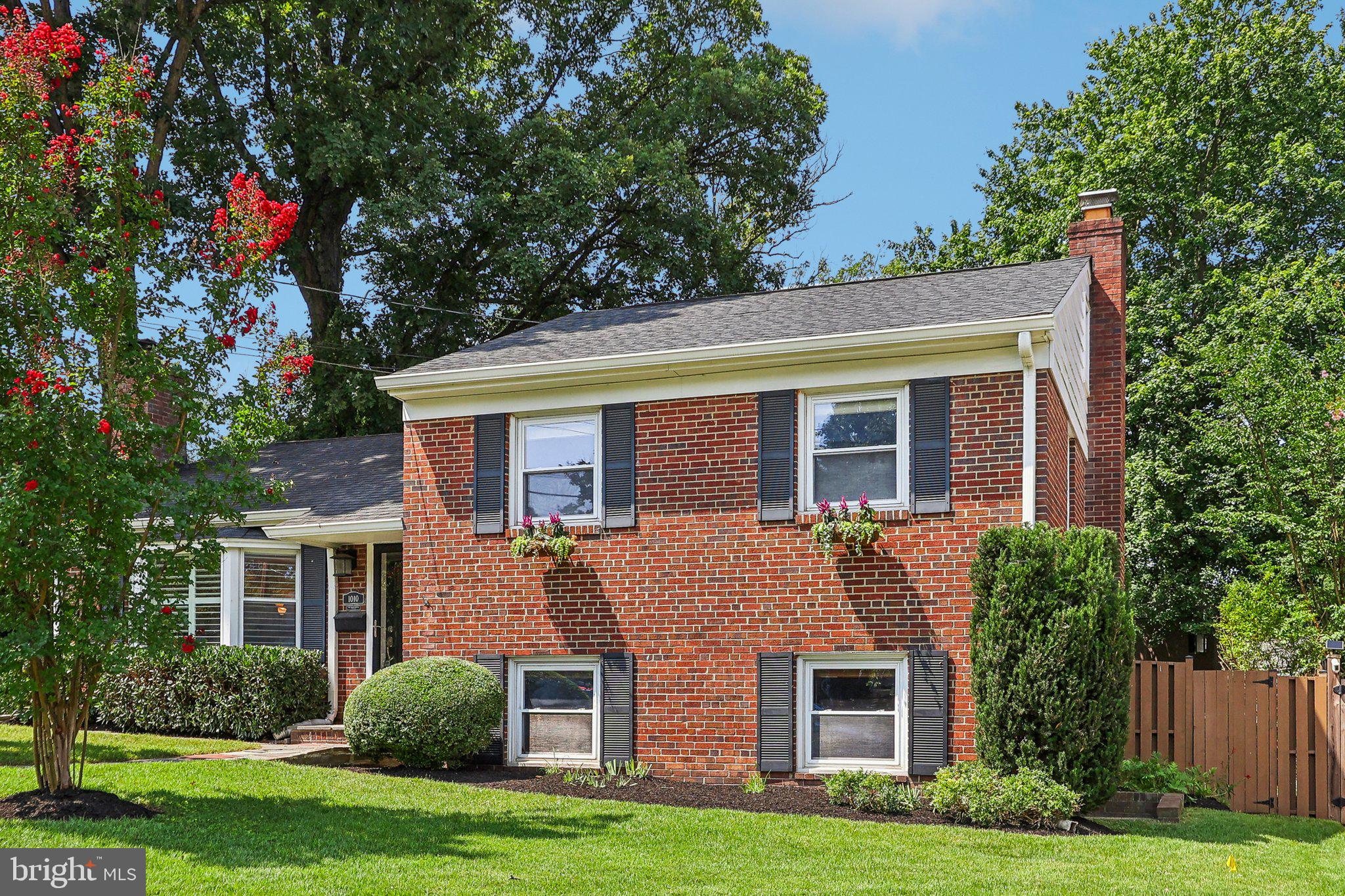 MADISON MANOR - Residential