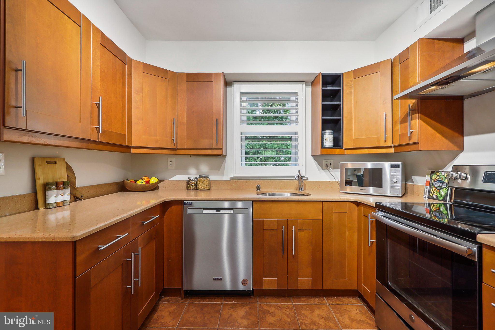 MADISON MANOR - Residential