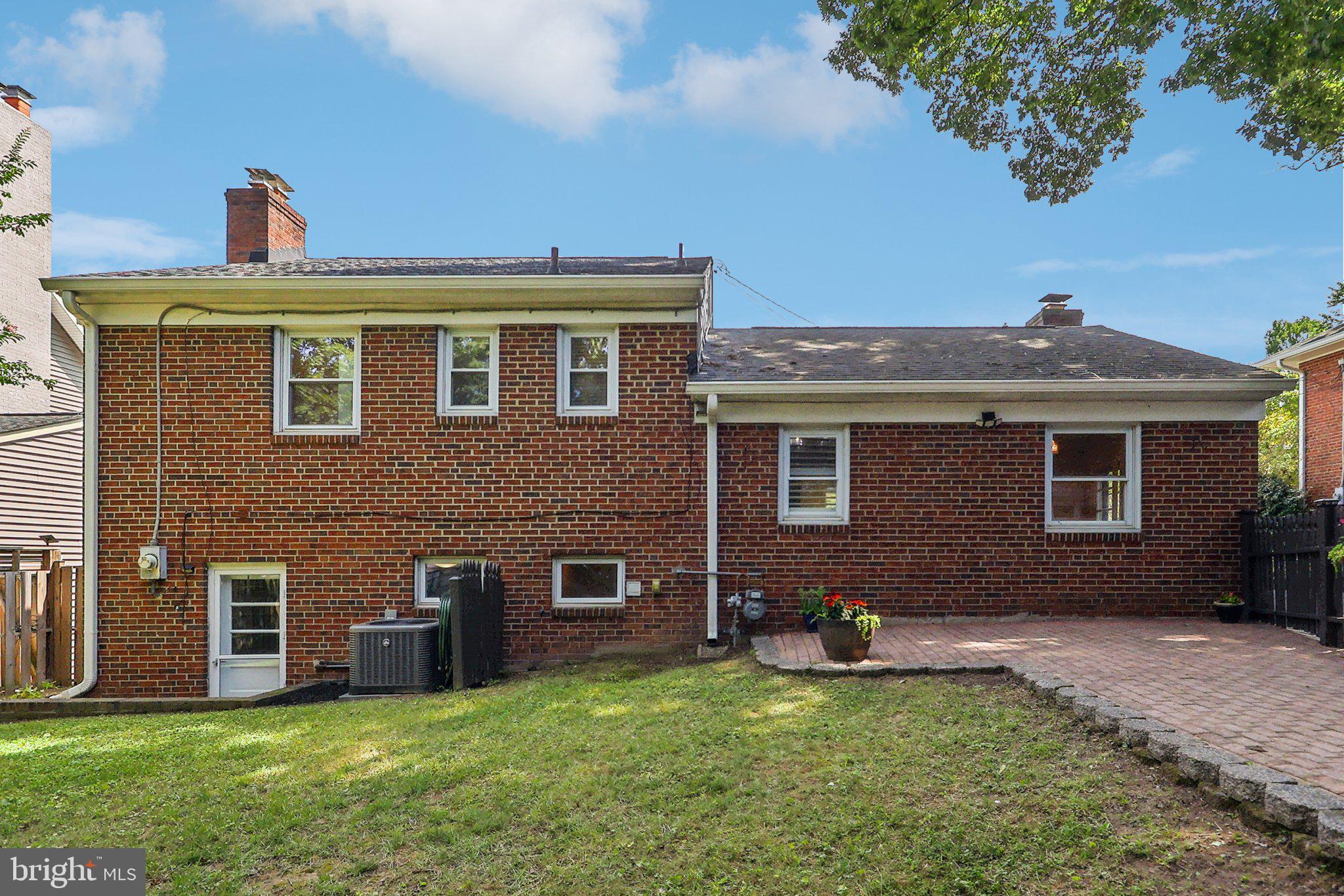 MADISON MANOR - Residential