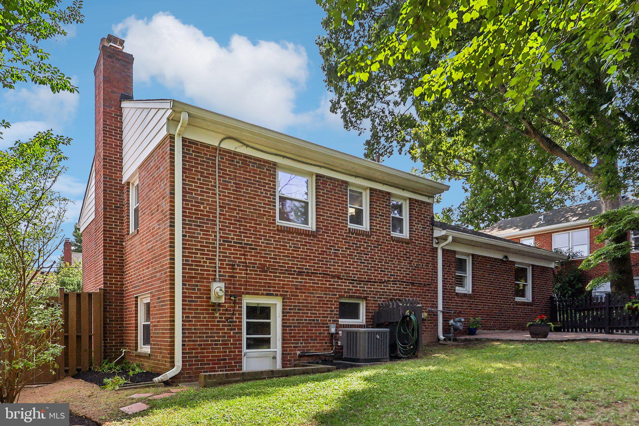 MADISON MANOR - Residential