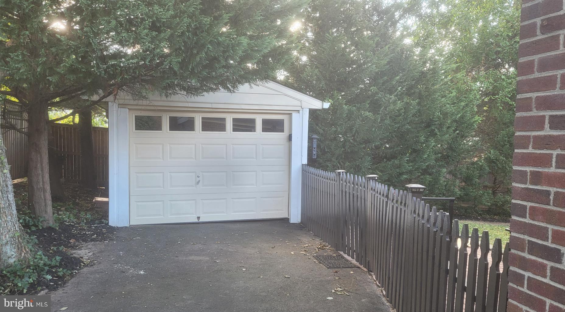 MADISON MANOR - Residential