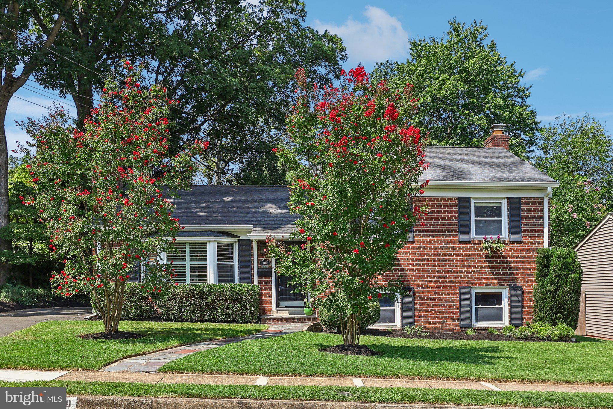 MADISON MANOR - Residential