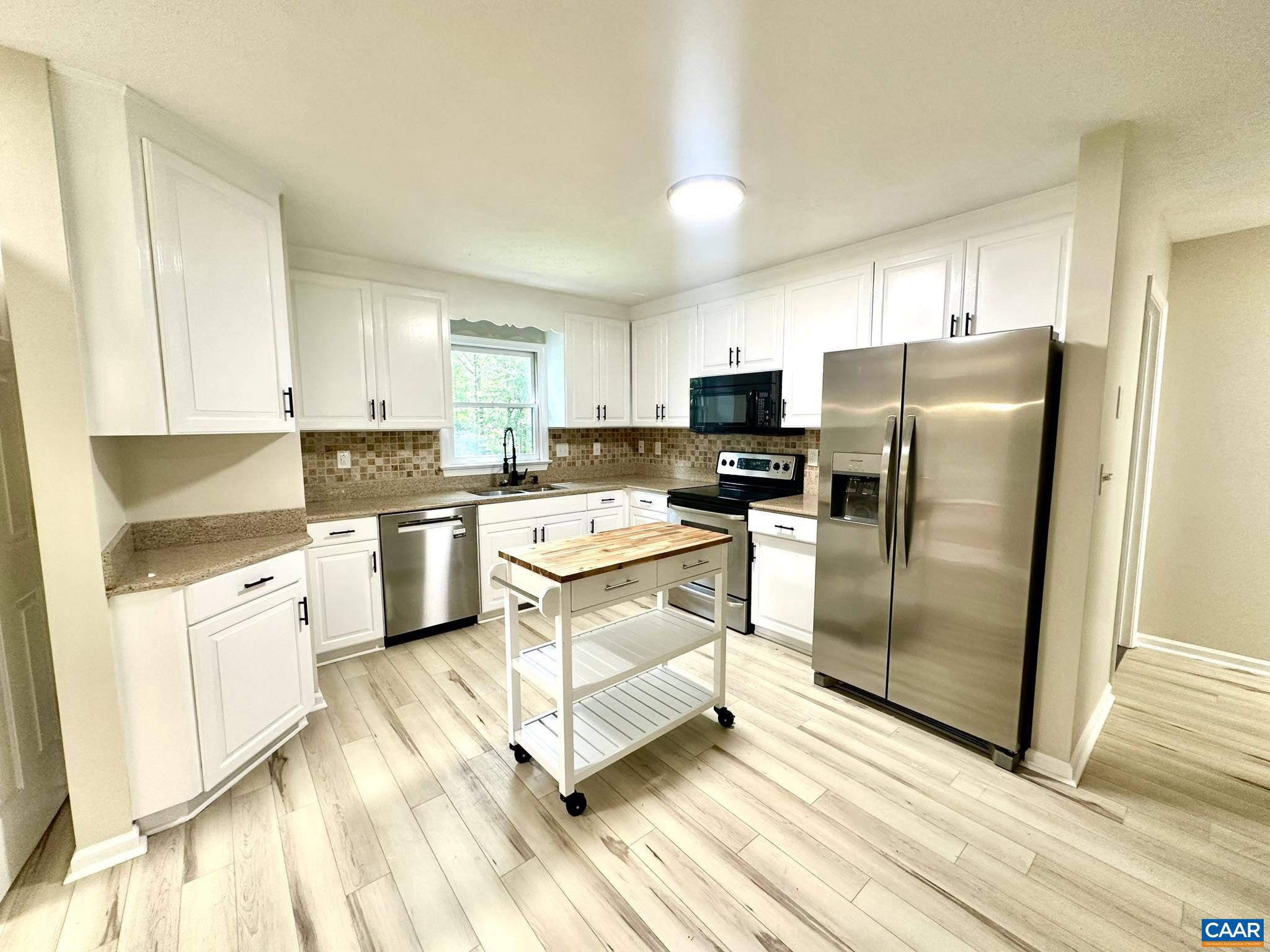 DEER LAKE ESTATES - Residential