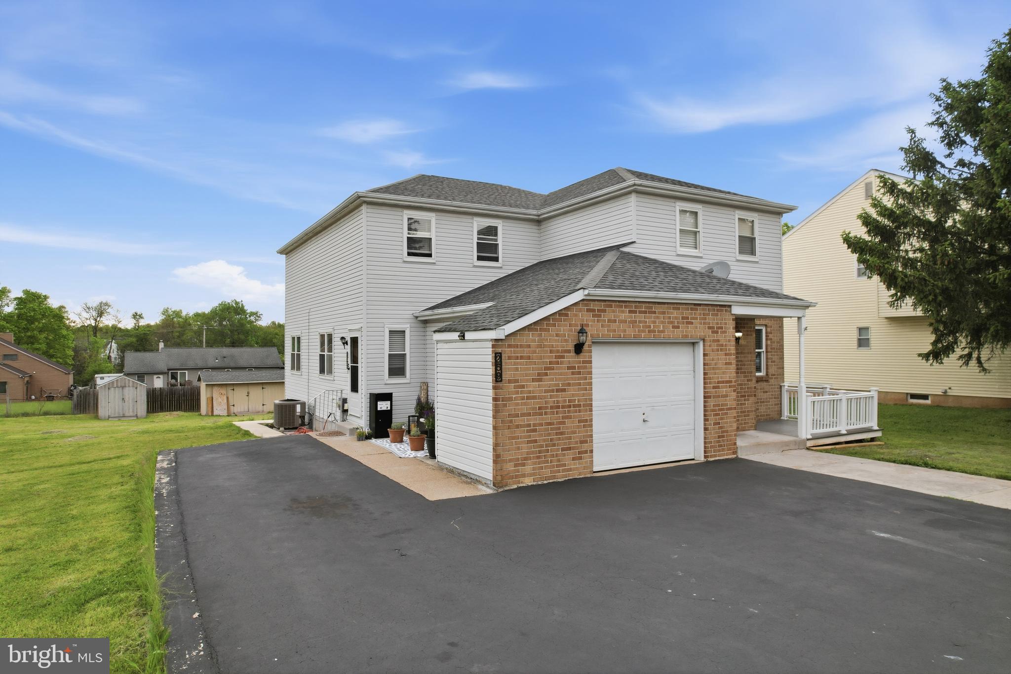 HUNTER CREST - Residential Income