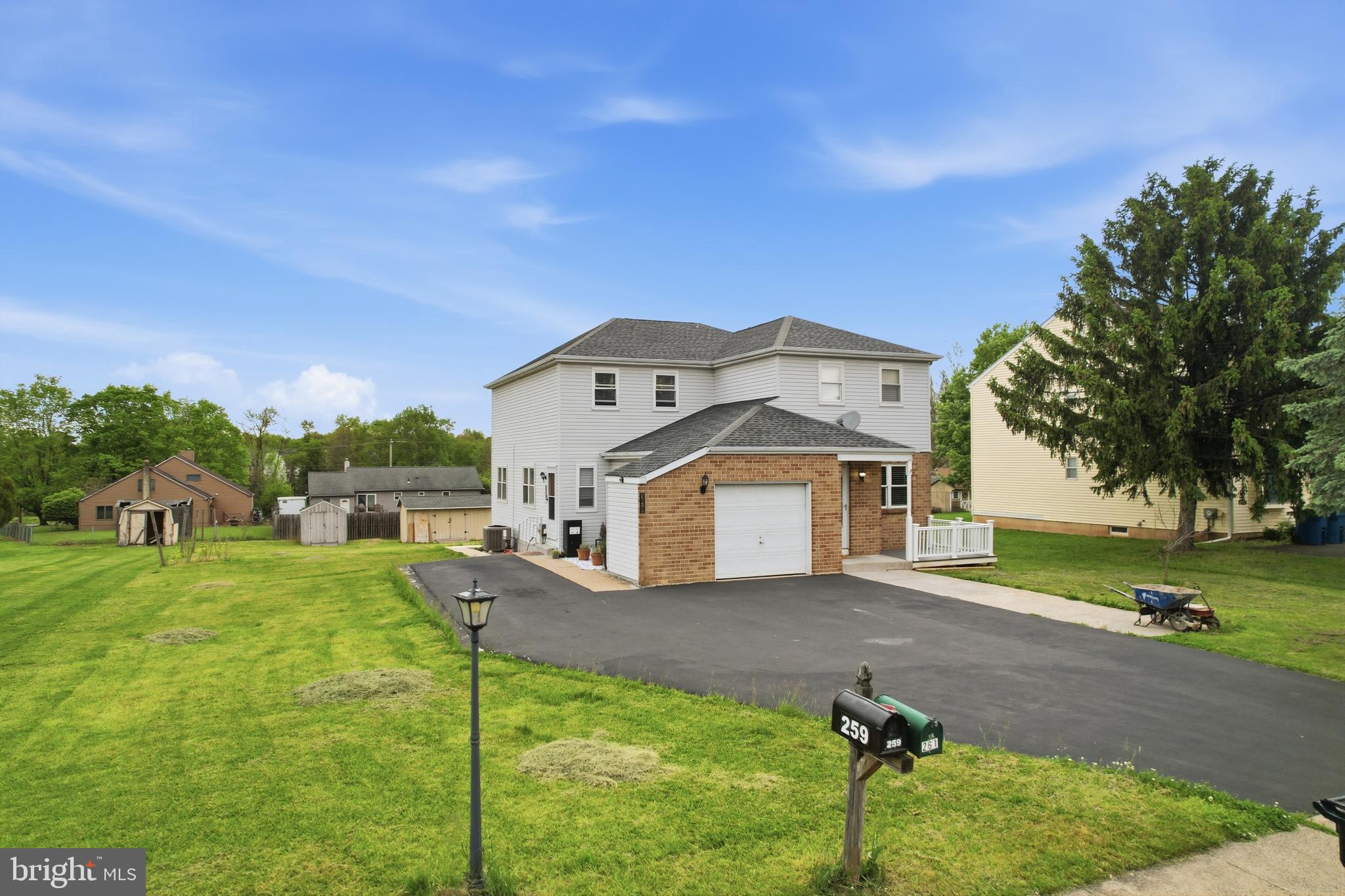 HUNTER CREST - Residential Income