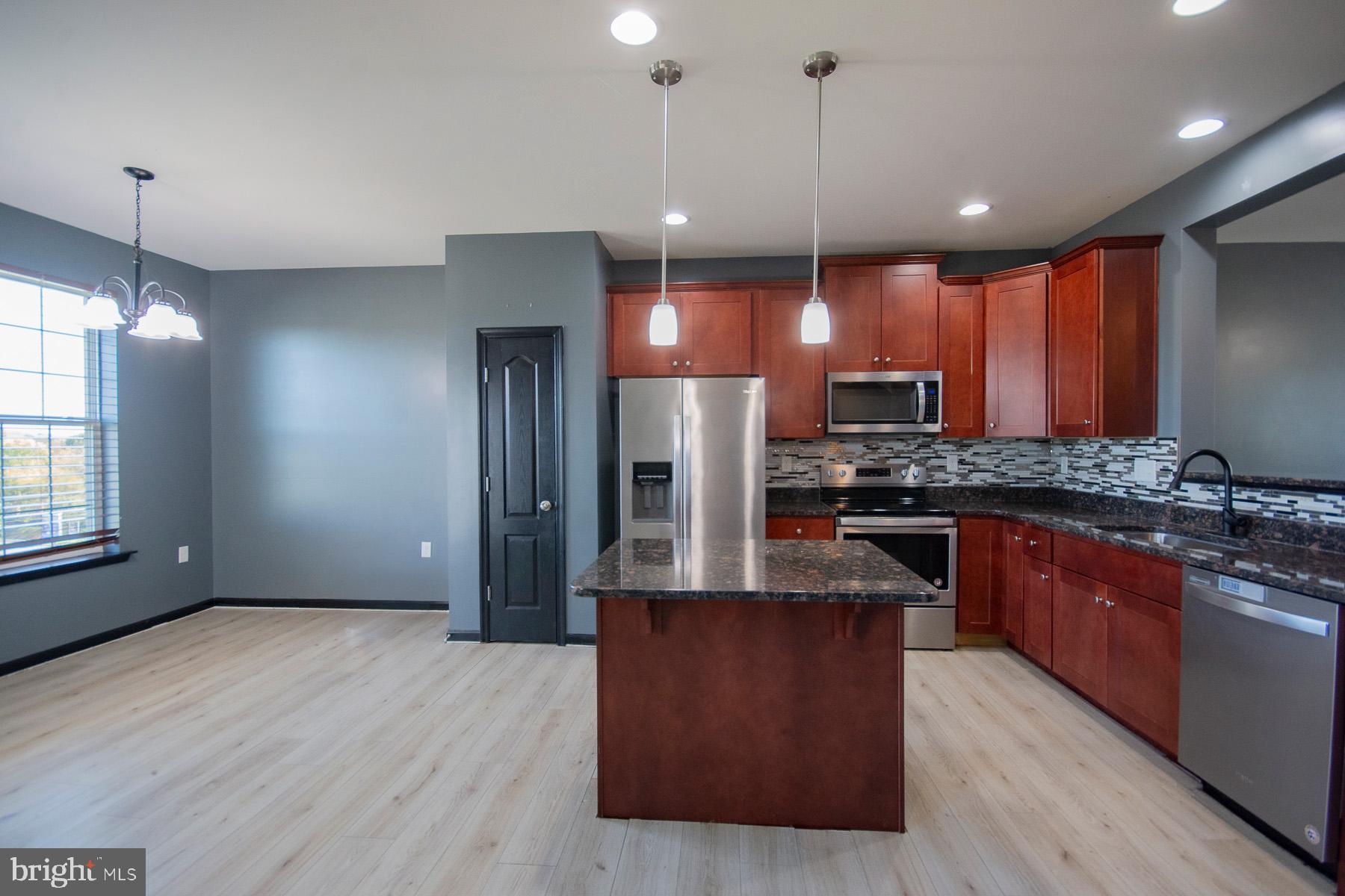 RIVERSIDE VILLAGES - Residential