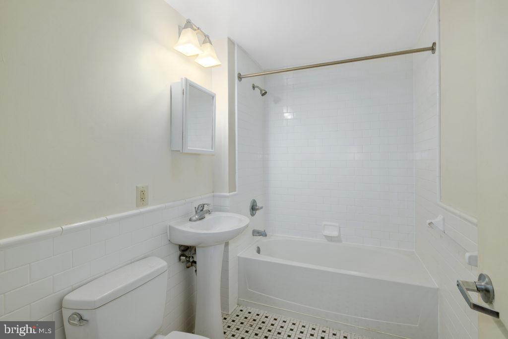 WASHINGTON SQ WEST - Residential Lease