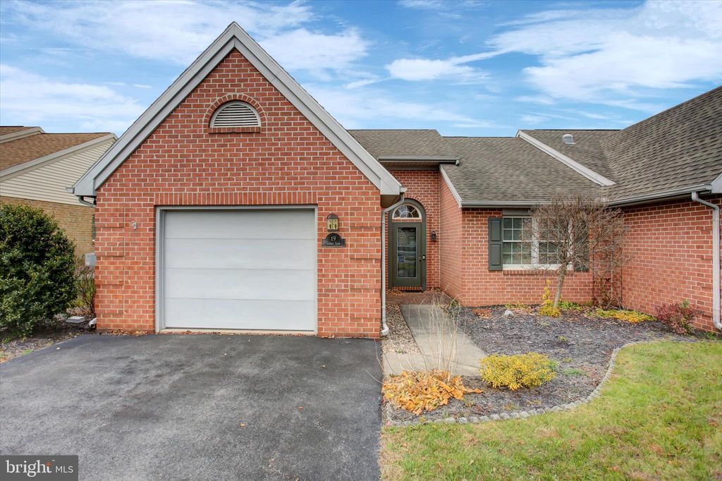Photo of 19 Sanibel Ln, CHAMBERSBURG, PA 17201 (MLS # PAFL2030982)