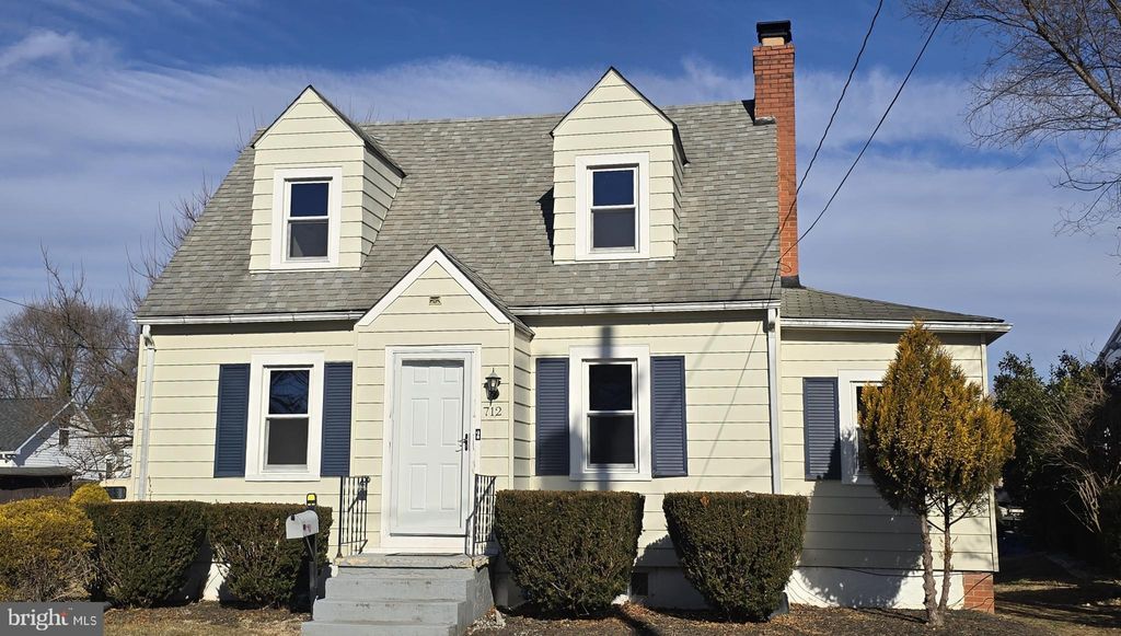 Photo of 712 Frederick Avenue, WINCHESTER, VA 22601 (MLS # VAWI2009832)