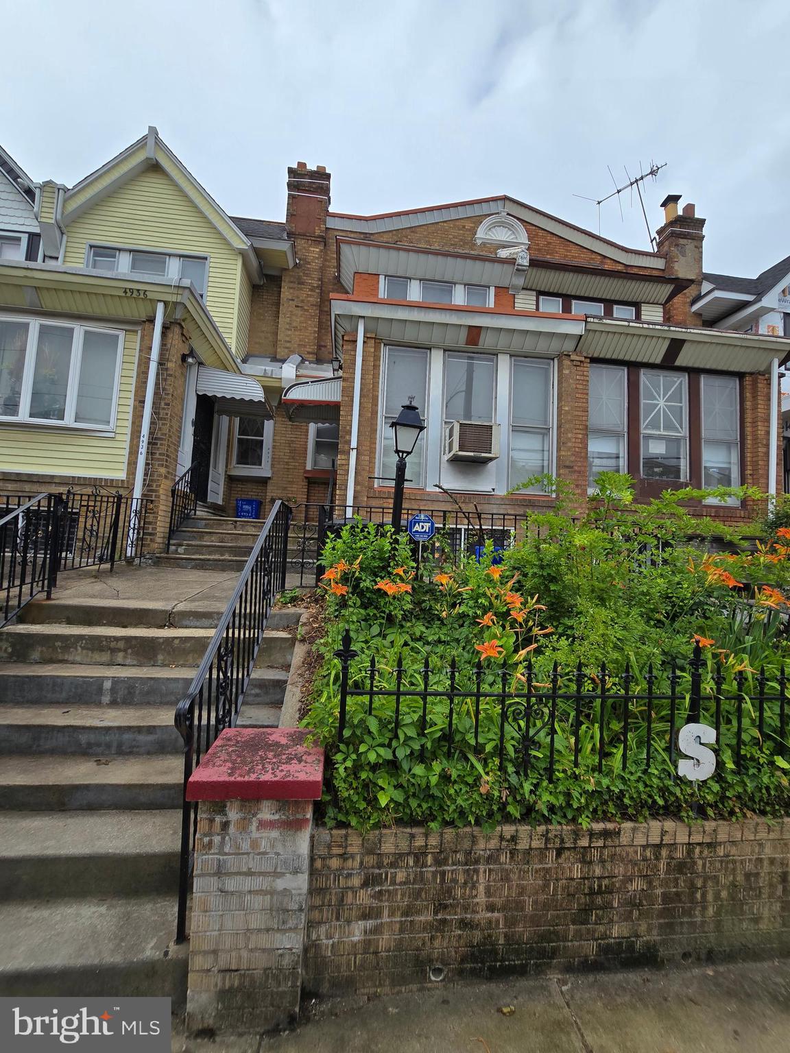 For Sale – 4938 Sansom Street!
Spacious 4-bedroom, 1.5-bath single-family home in West Philadelphia. Featuring a brand-new kitchen, hardwood floors, and a bright, open layout. The home is vacant and move-in ready — perfect for families or investors. Conveniently located near universities, shops, and transit.
NOTE:
-The property will be sold in AS-IS condition.
-The buyer is responsible for U&O.
-The buyer pays closing costs.