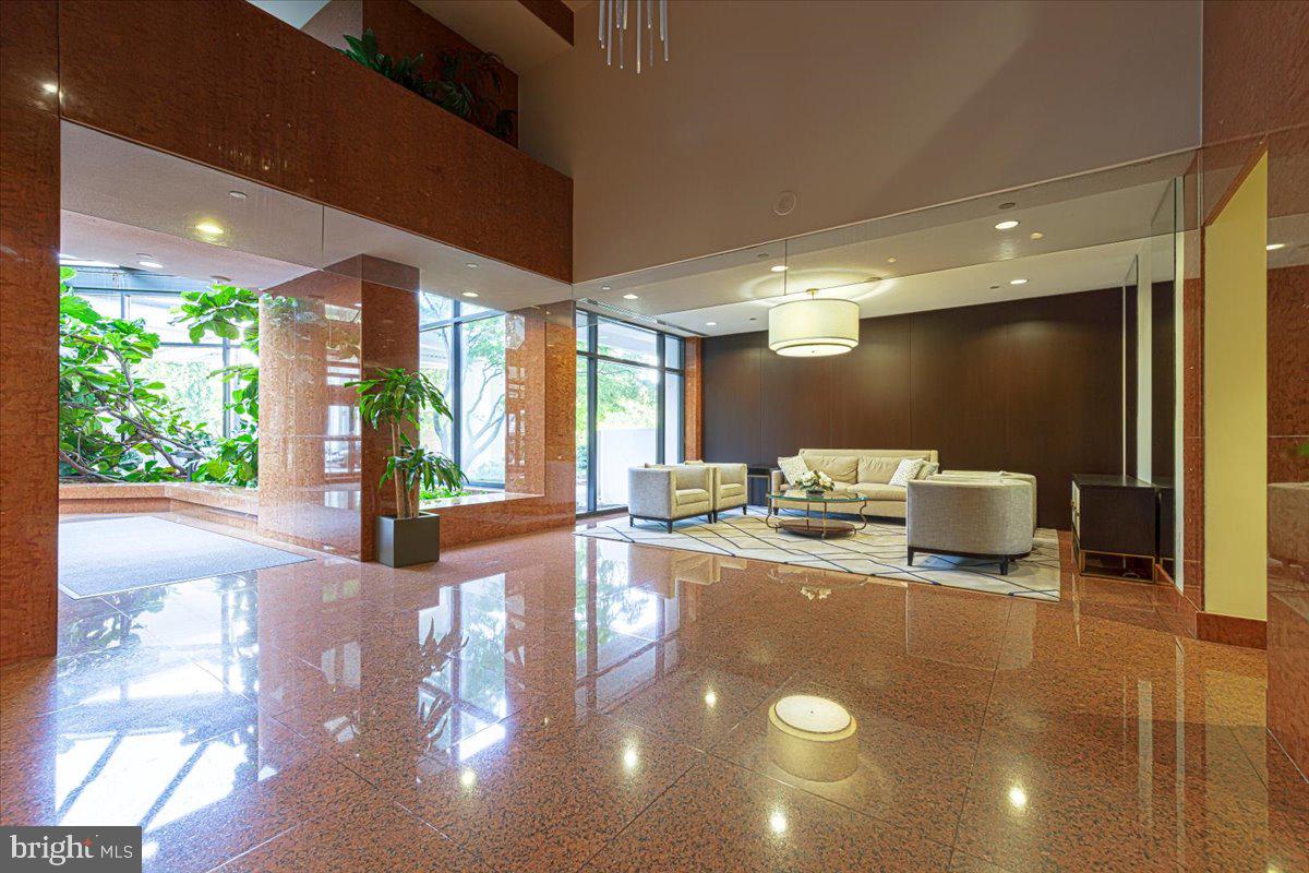 ROSSLYN - Residential