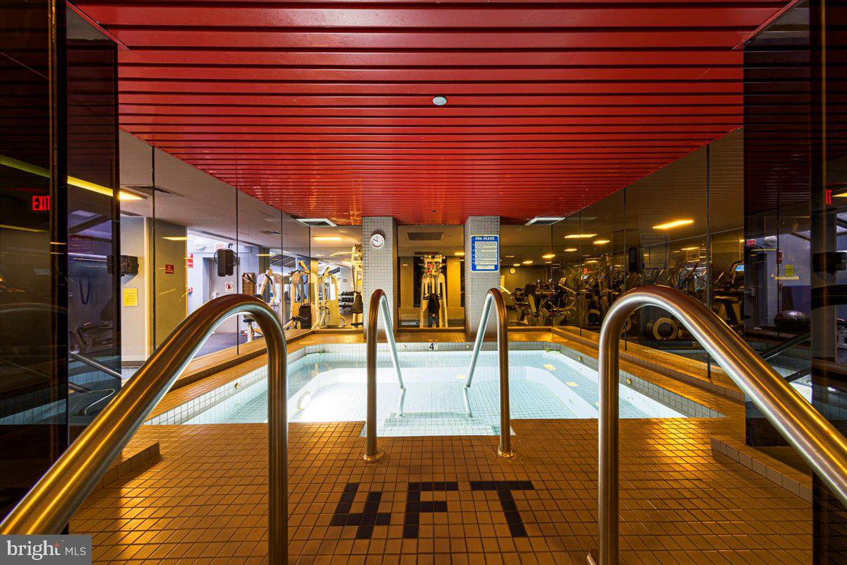 ROSSLYN - Residential