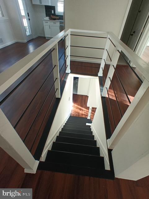 320 UNIVERSITY BOULEVARD E