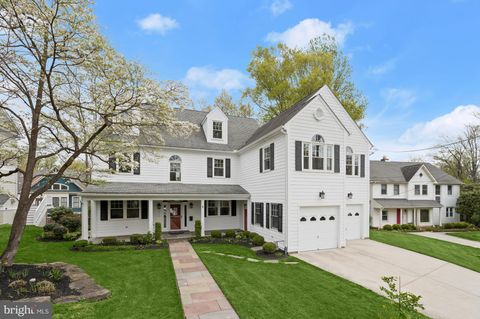 Photo of 4317 Maple Avenue, BETHESDA, MD 20814 (MLS # MDMC2174374)