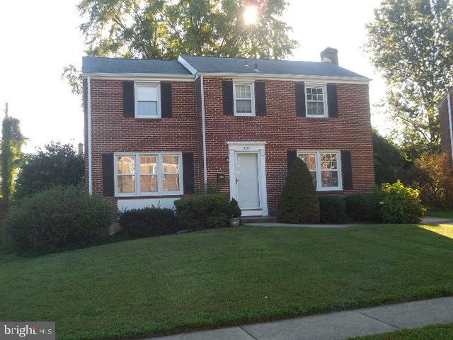 2209 ROBIN ROAD