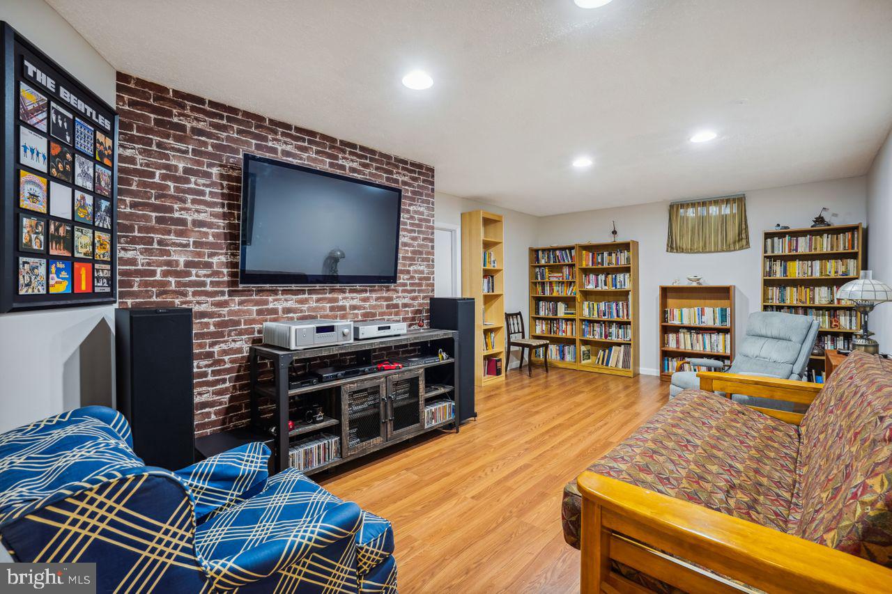 HUNTERS CREEK - Residential