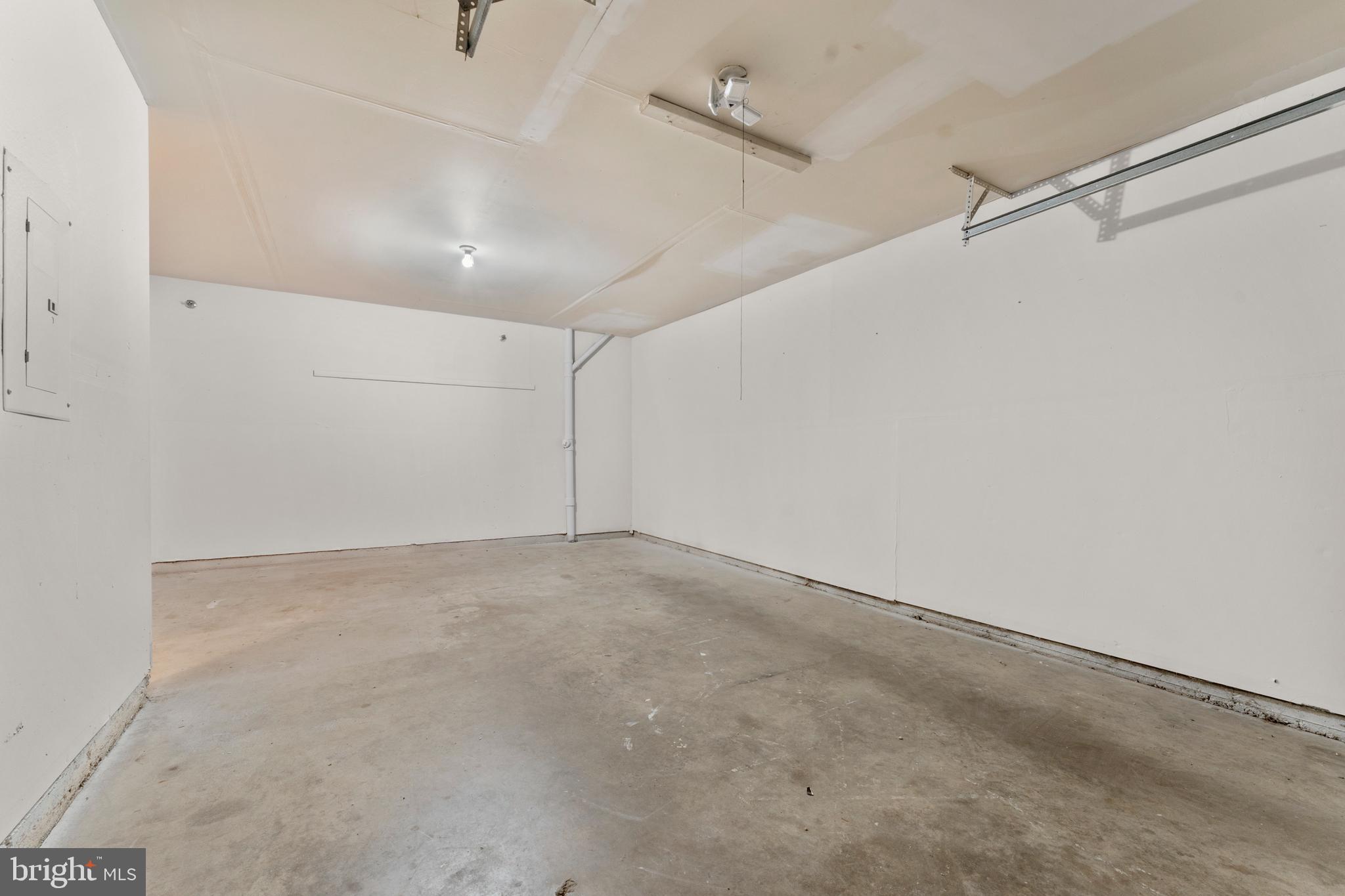 JACKSONS RIDGE CONDOS - Residential