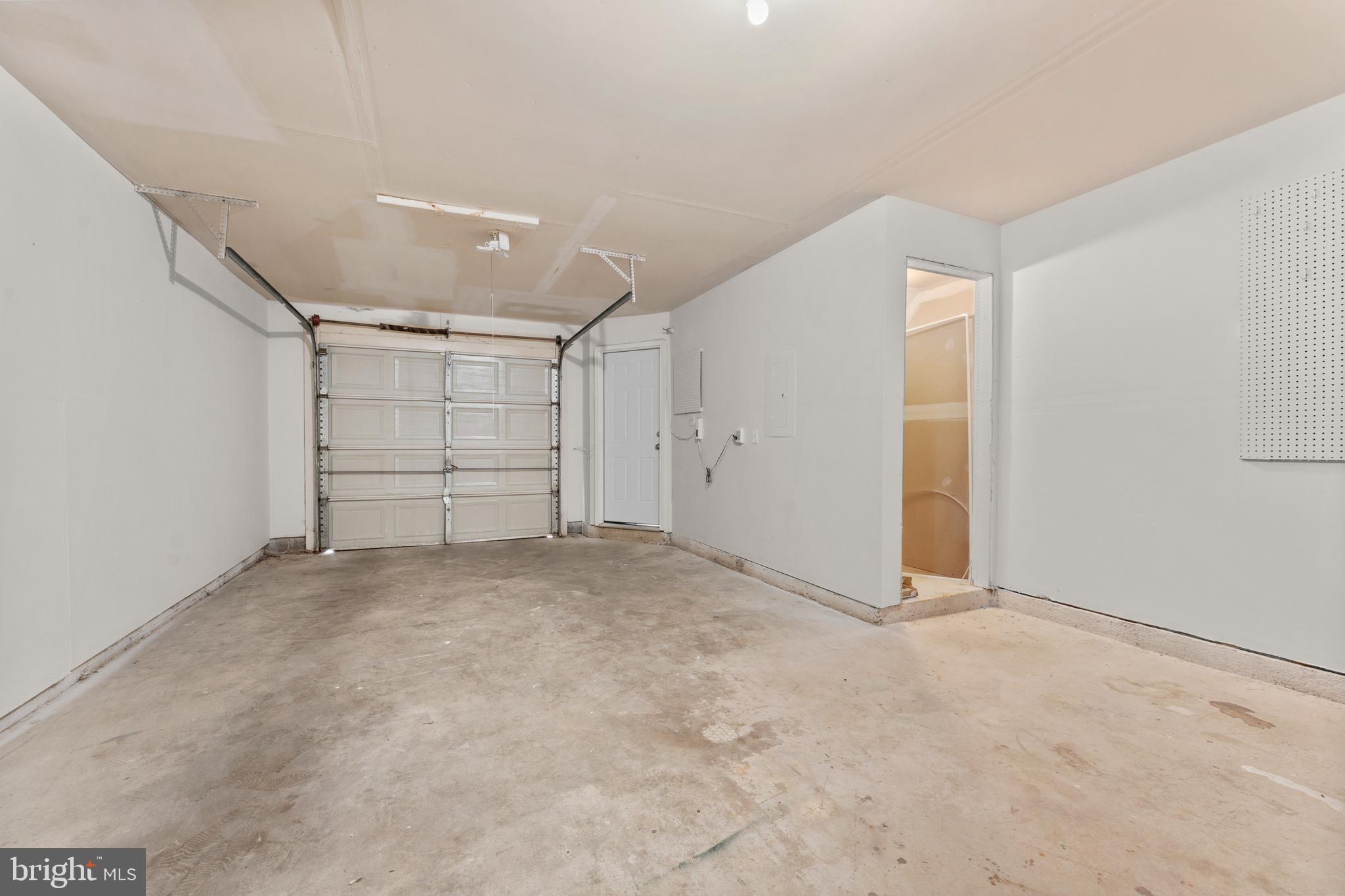 JACKSONS RIDGE CONDOS - Residential