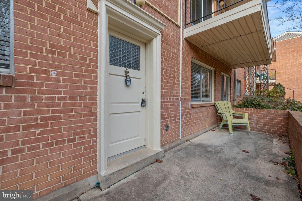 Photo of 10620 Weymouth Street #1, BETHESDA, MD 20814 (MLS # MDMC2204118)