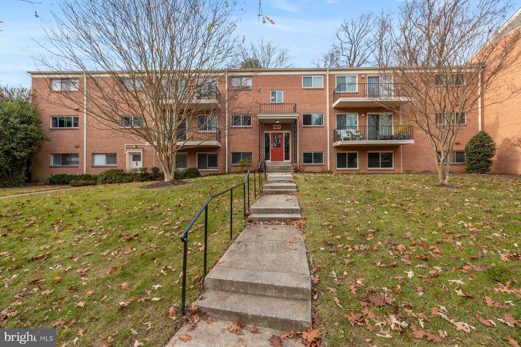 PARKSIDE CONDOMINIUMS - Residential Lease