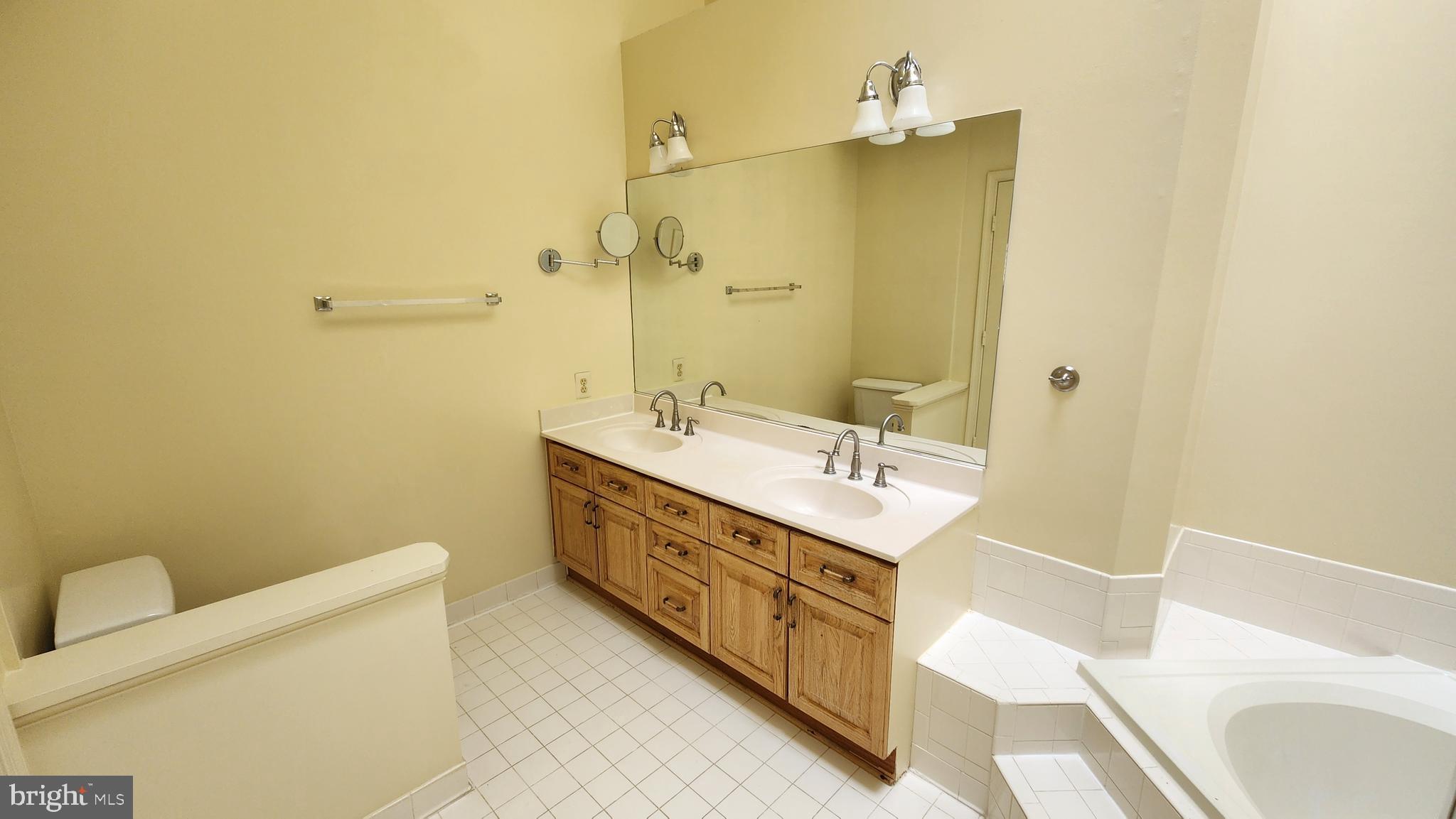 KINGSTOWNE - Residential Lease