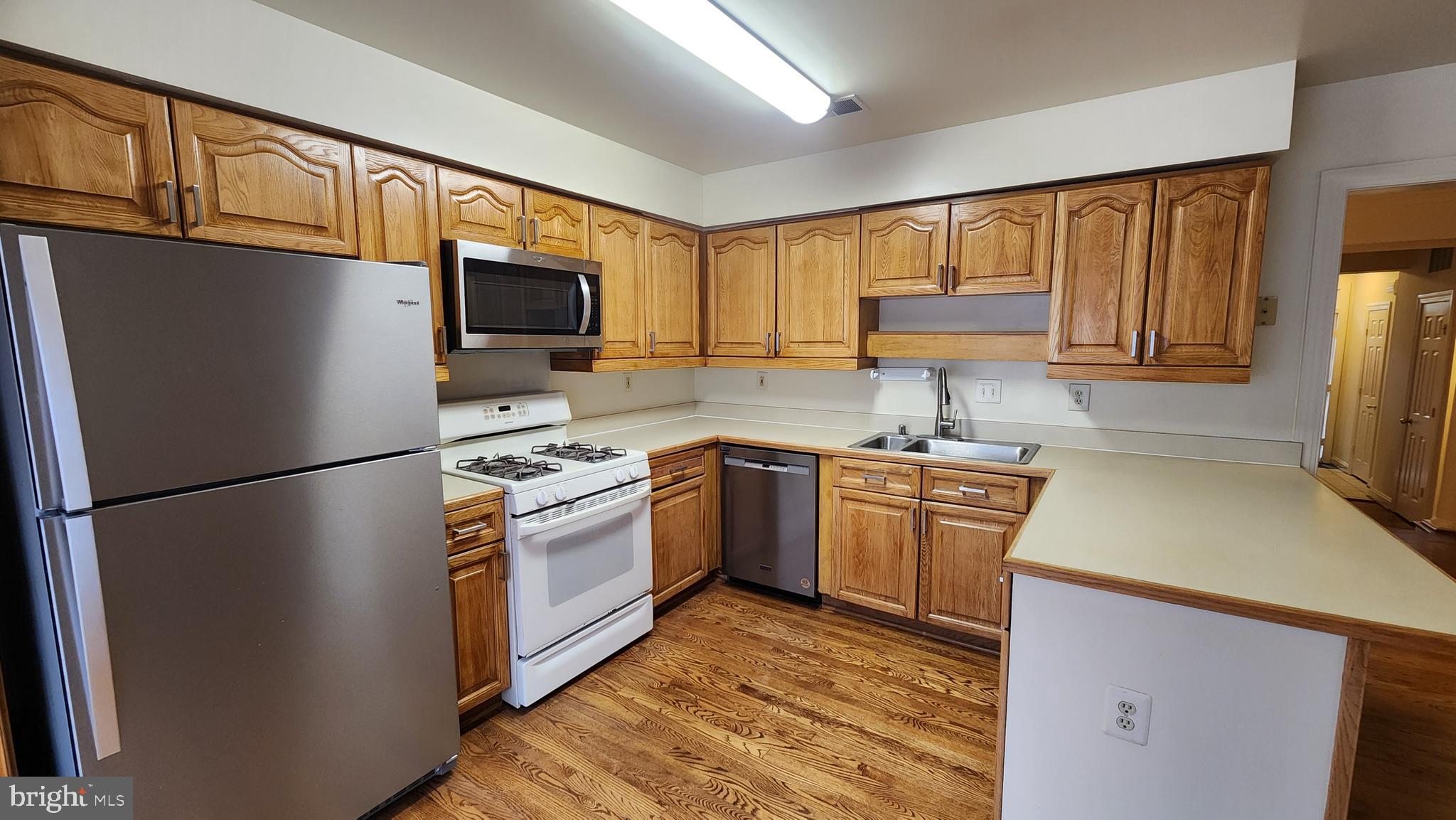 KINGSTOWNE - Residential Lease