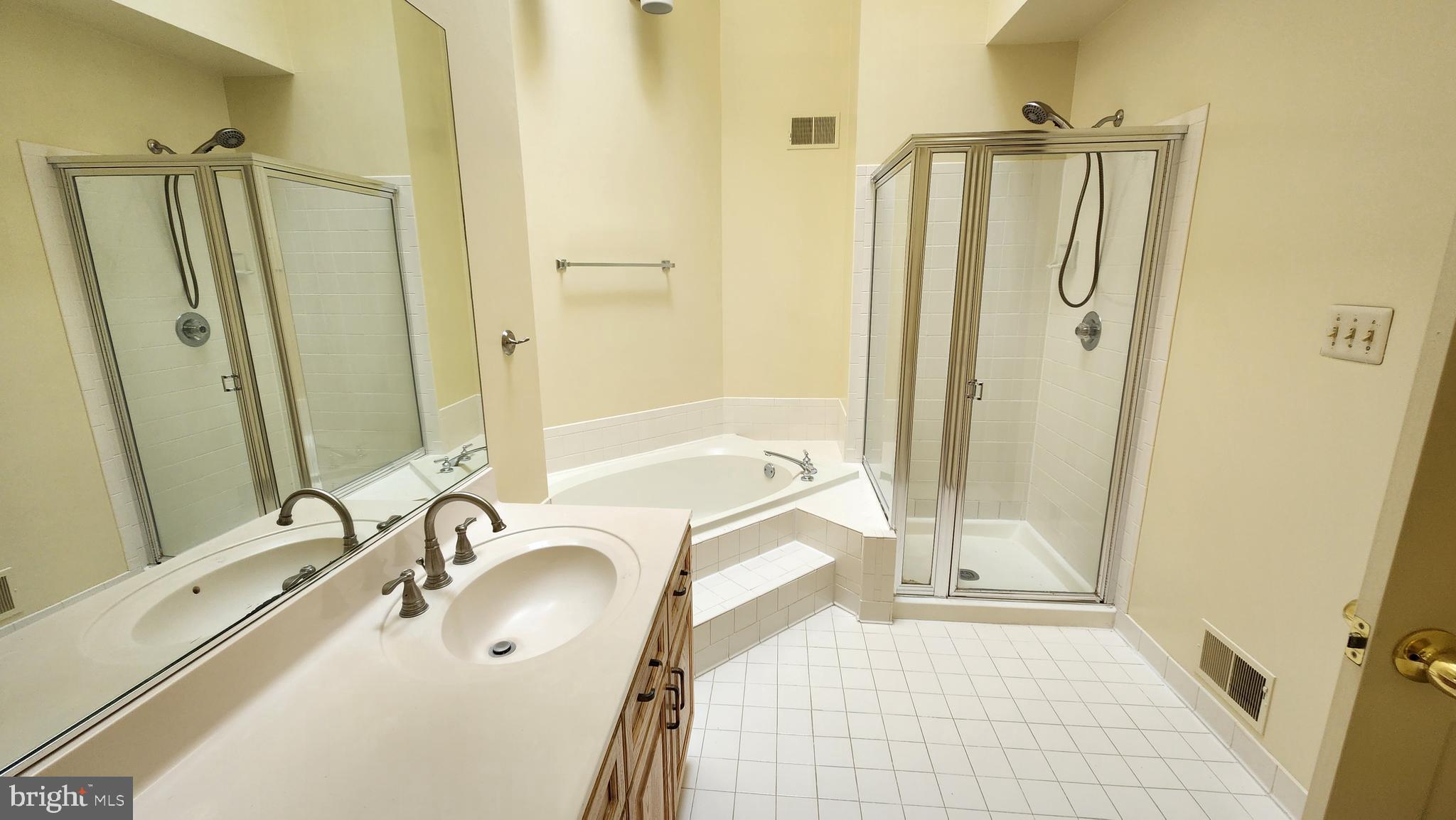 KINGSTOWNE - Residential Lease