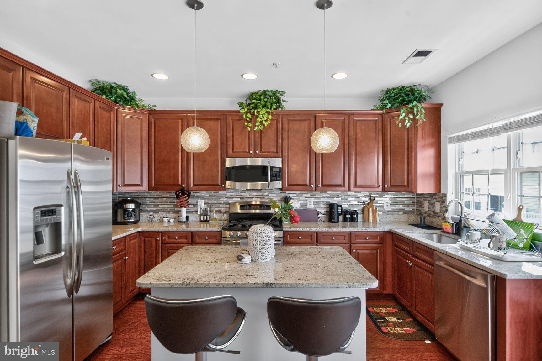 7243 SILVER THORN WAY